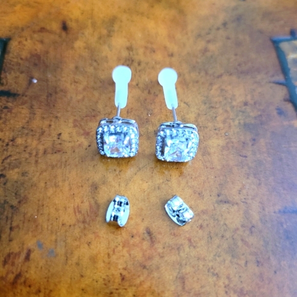 Elegant Silver Stud Crystal Halo Earrings - Picture 1 of 2